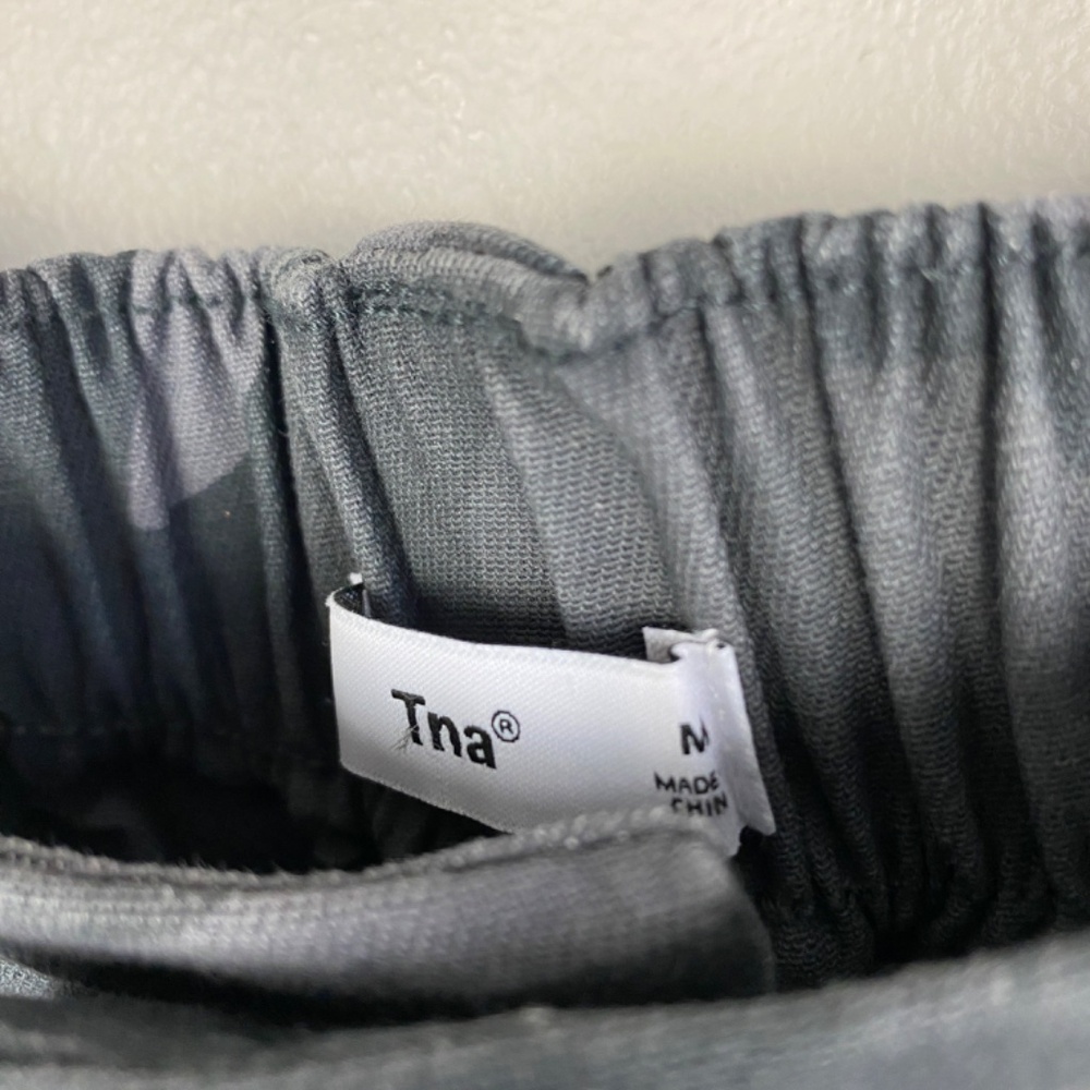 Aritzia TNA Gray Camo Jogger Pants - Size Medium - Picture 5 of 7